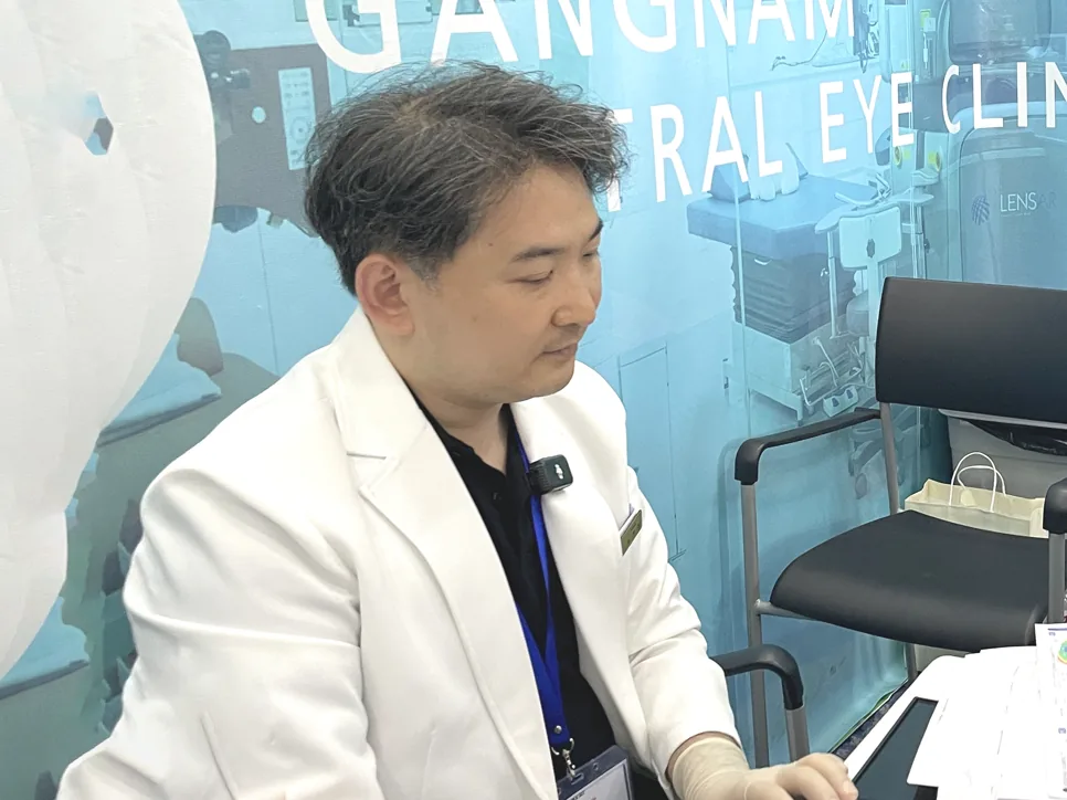 건조증과 빛번짐 원인을 확인하는 눈 정밀검사
